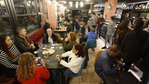 El local tuvo una gran afluencia de público el día de su estreno.