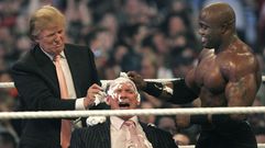 Trump le afeita la cabeza al marido de su nueva secretaria de Empresas en el a�o 2007