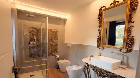 Uno de los ba�os de este negocio de turismo rural xovense