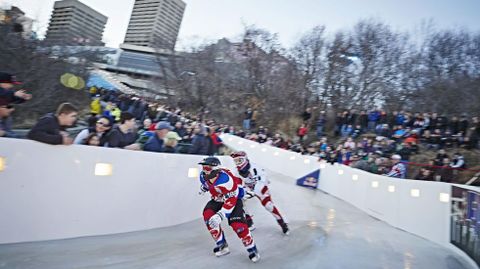 Un momento del descenso del Red Bull Crashed Ice.