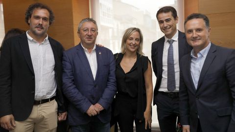 Director regional de Viaqua, Álvaro Otero, el segundo teniente de alcalde de Viveiro, Jesús Fernández, la alcaldesa de Viveiro, María Loureiro, el gerente de Asturagua, Ignacio del Río, el director ejecutivo de Viagua, Nicolás Esmoris, en los Encuentros en el Eo, celebrados en Viveiro