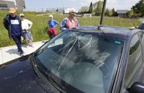 Estado del coche y sorpresa de vecinos que pasaban por la zona