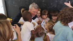 El presidente de la Xunta, Alfonso Rueda, clausur junto a la conselleira de Poltica Social e Igualdade, Fabiola Garca, el curso en la escuela infantil Galia Azul de Bertamirns, en Ames.