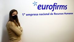 La reclutadora de personal Andreaa Daniela Moisa en la sede que tiene en Viveiro Eurofirms, la �nica de las ETT que operan en la comarca mari�ana promoviendo contratos temporales en empresas y que dispone de una oficina f�sica en la zona