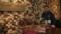 Orlando Mejuto con una selecci�n de productos