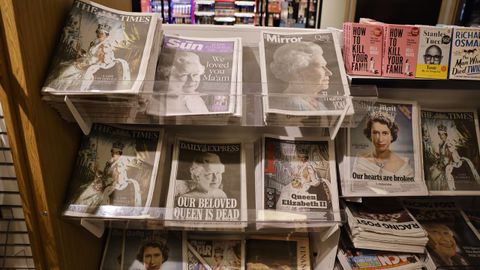 Todas las portadas de los grandes diarios generalistas brit�nicos abrieron con una gran foto de la monarca fallecida.