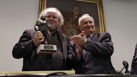 Pulido recolle o premio Trasalba por parte de Xes�s Alonso Montero