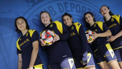 De izquierda a derecha: Paula Monteagudo, Elena Vzquez, Luca Rivas, Paula Novo y Carmen Carballada