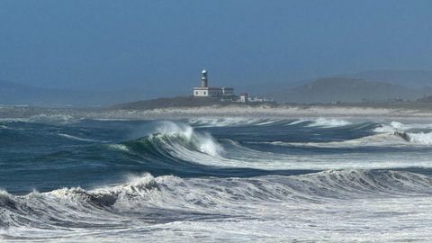 El exhuracn Eirin genera mar de fondo y olas de ms de 4 metros