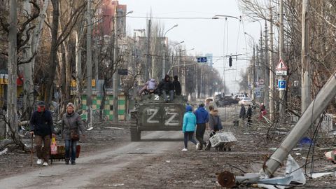 Una calle totalmente destrozada en Maripol