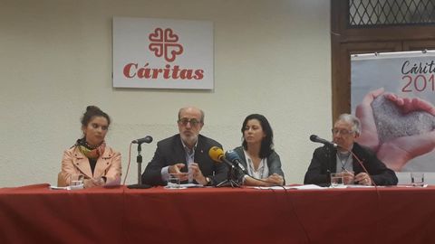 De izquierda a derecha: Mari Luz Baeza, secretaria general de Cáritas; Ignacio Alonso Areces, director; Carmen Álvarez, responsable del departamento de análisis y estudios; y Jesús Rodríguez, delegado episcopal