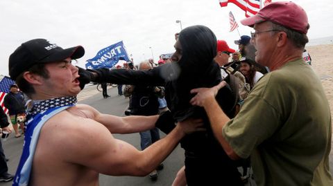 Partidarios y detractores de Trump volvieron a protagonizar enfrentamientos este domingo