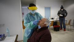 El Sergas sigue realizando test de ant�genos gratuitos para todos los mari�anos en la Casa do Mar de Burela