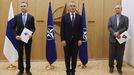 Los embajadores de Finlandia y Suecia entregan oficialmente su solicitud de acceso a la OTAN en un acto en Bruselas