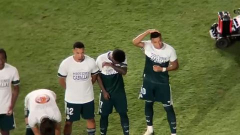 Konat� y Mbapp�, con la camiseta de apoyo a Ceuta doblada
