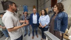 El alcalde, en el centro, junto a la delegada en la visita de ayer