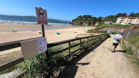 Acceso a la playa de Ver, en una fotograf�a de archivo