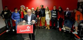 En la imagen, tomada la jornada posterior a las municipales, Francisco Reyes se dirige a los militantes junto a sus candidatos. 