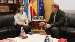La alcaldesa de Lobios, Mar�a del Carmen Y��ez, durante su reuni�n con el delegado de la Xunta en Ourense, Manuel Pardo.