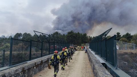 Un incendio mantiene en alerta O Cumial y Seixalbo (Ourense).