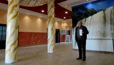 Corti�as mostr� ayer a los medios de comunicaci�n el edificio que acaba de construir Prodeme en el barrio de O Malvar�n. Tiene ochenta plazas y quieren abrirlo en abril, con concierto o sin �l.