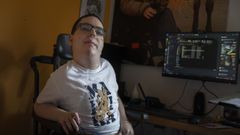 Lucas Mor�n, que hizo la selectividad en su casa de Ordes, es muy bueno con los ordenadores. Tal vez enfoque sus estudios hacia la inform�tica, aunque todav�a no ha decidido qu� hacer