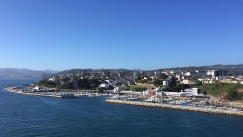 Vista de Ribadeo desde el Puente de los Santos; el plan se desarrollar� en las afueras, junto a la zona de Vilar