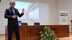 Jos� Mar�a Bautista, fil�sofo y escritor, intervino ayer en las jornadas formativas de Escolas Cat�licas en Santiago