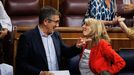 El portavoz del PSOE en el Congreso, Patxi L�pez, junto a la vicepresidenta segunda, Yolanda D�az.