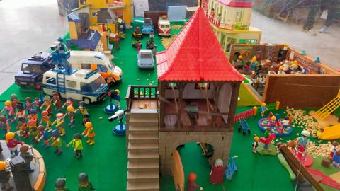 Daniel D�az hace exposiciones p�blicas con sus Playmobils