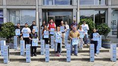 Representantes del Concello y de la hosteler�a durante la presentaci�n de la campa�a �Coida Salceda�.