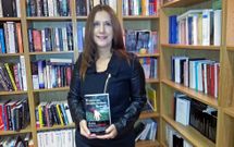 Dolores Redondo, ayer durante el acto que protagoniz� en la librer�a Cronopios. 