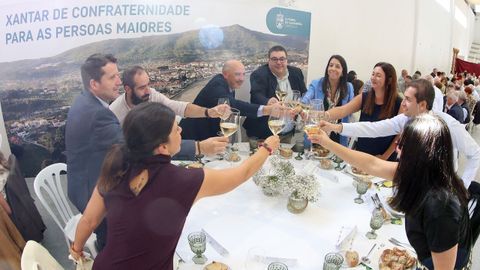 XANTAR DE CONFRATERNIDADE PARA AS PERSOAS MAIORES EN POBRA 2025