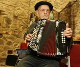 Pazos de Merexo, en una actuaci�n en O Couto (Ponteceso). 