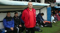 Alberto Mariano, en el banquillo de Barra&ntilde;a antes de la disputa del derbi barbanzano.
