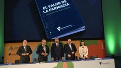 Adri�n Barb�n, en el centro en el�24� Congreso Nacional Farmac�utico