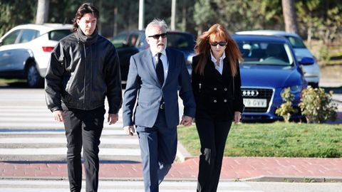 Fernando Guill�n Cuervo y Lupe Carti� en el Tanatorio Parcesa La Paz de Tres Cantos.