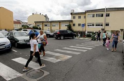 En la imagen, tomada ayer, un momento de la salida en el colegio de A Solaina. 