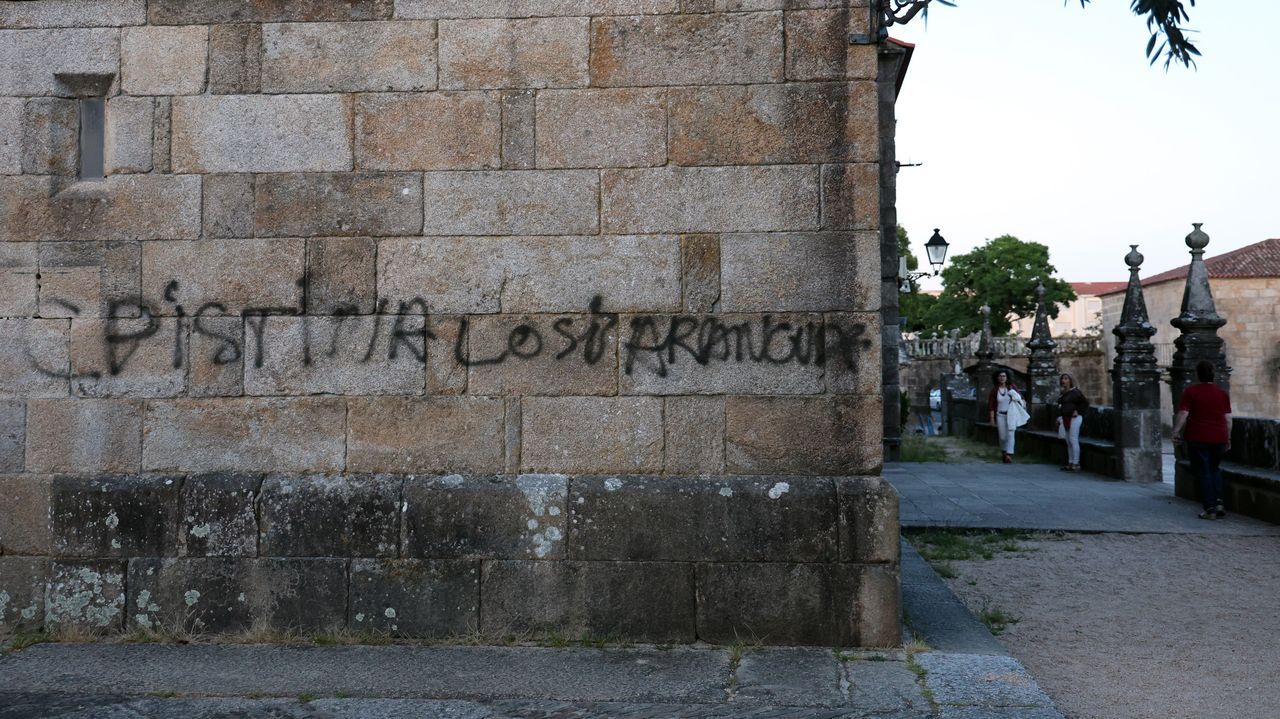 El Concello de Cambados prepara un informe técnico sobre la pintada en San Benito