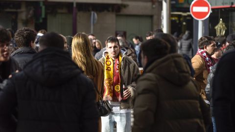 Afluencia en los aleda�os del estadio.