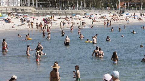 Las playas de Samil y O Vao, en Vigo, de bote en bote