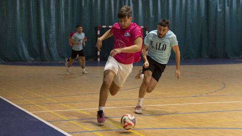 Camari�as. El torneo dur� todo el s�bado, hasta la noche. �A xente an�mase moito. A idea � seguir co torneo, que cada vez vai a m�is�, indic� la comisi�n de fiestas