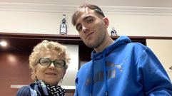 Lidia y su nieto Juan, finalista en la cuarta edici�n del concurso El s�ndwich m�s bueno del mundo de Delikia.