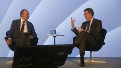 El director de La Voz de Galicia, Xos� Lu�s Vilela, en el coloquio junto al presidente de la Xunta, Alberto N��ez Feijoo