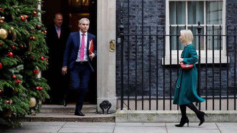 Los ministros del Gobierno desfilaron durante todo el d�a por el 10 de Downing Street