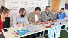 F�tima Cachafeiro, Juli�n Bustelo, Jos� Ram�n Romero, Santiago Garc�a, Jos� Carlos Vidal y Ant�a Alberte, en la firma del convenio.