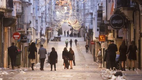 Regreso a casa en Ferrol tras una larga noche de fiesta