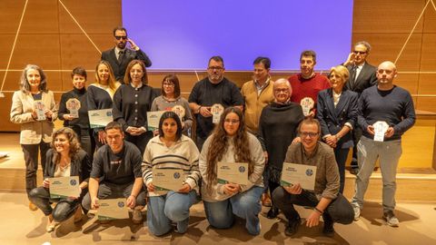 Los presentantes de los centros premiados, acompa�ados por el vicepresidente de Cogersa, Pablo �lvarez; la gerente de la entidad, Paz Orviz y la cocinera Viri Fern�ndez.