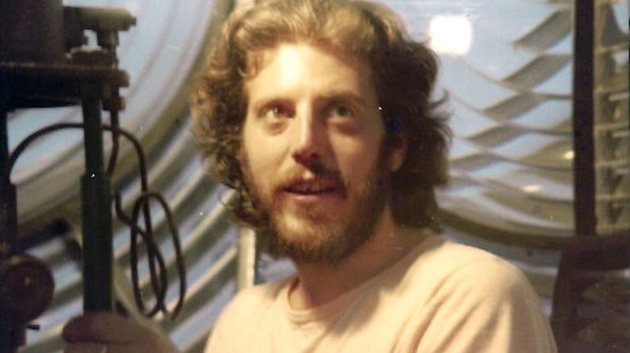 El farero que llegó a Ons recién casado: «De cachondeo decíamos que era nuestro viaje de bodas»