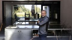 Pepe Vieira, en la cocina de su restaurante con dos estrellas Michelin en Cami�o da Serpe, Poio